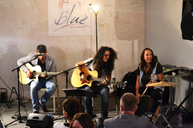 Mara Bosisio Acoustic Trio — photo 7