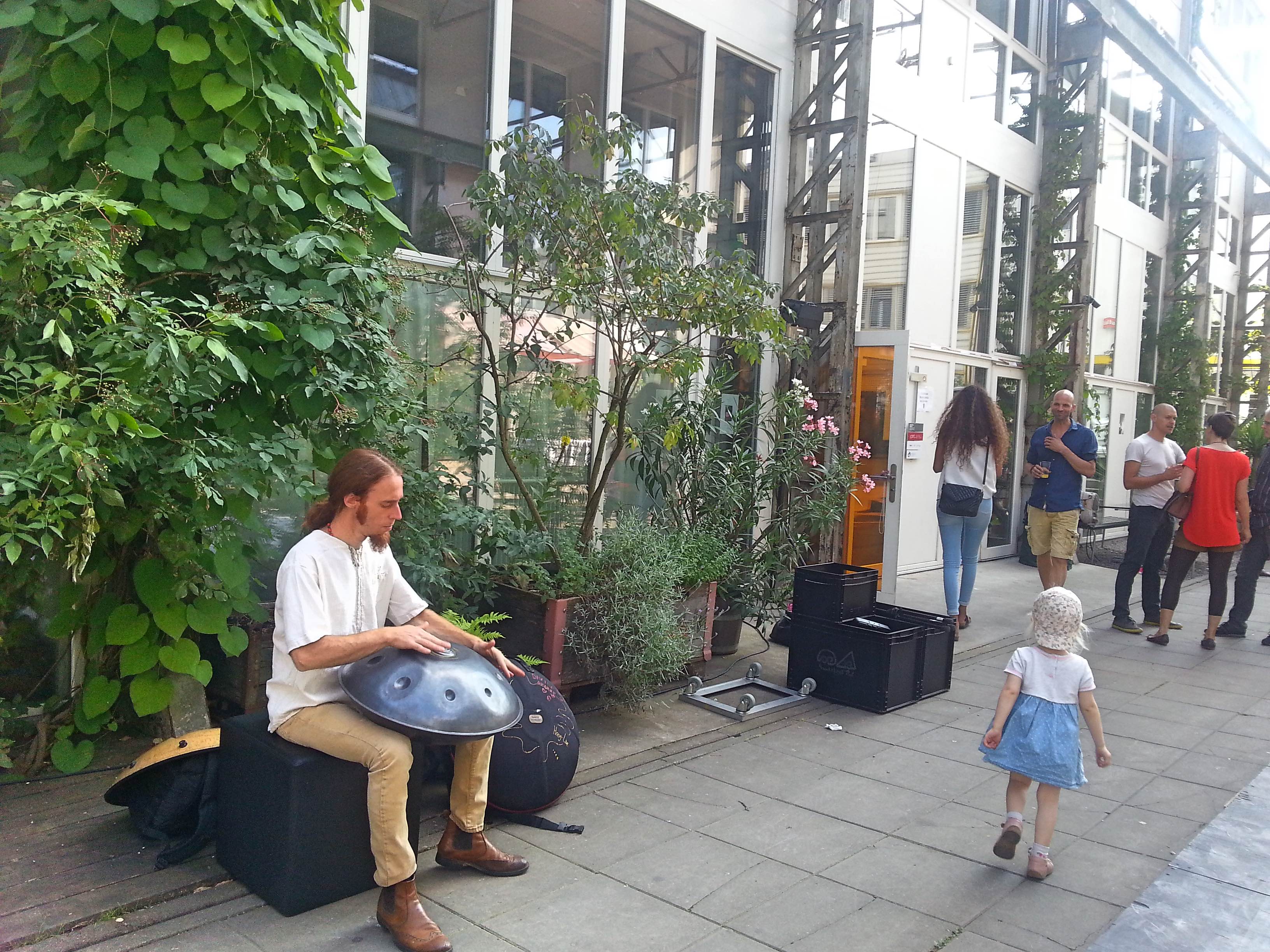 Hang Live — photo 4