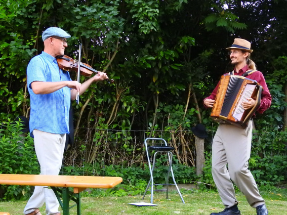 Die Melodikanten - Musikalische Weltreise mit Geige und Akkordeon — photo 2