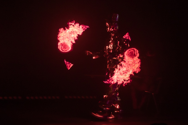 The mirror man — photo 2